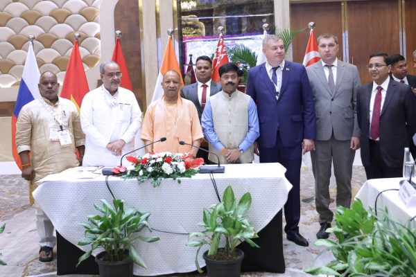 सीएम योगी से मिला सिंगापुर का प्रतिनिधिमंडल, निवेश और आर्थिक साझेदारी पर हुई चर्चा