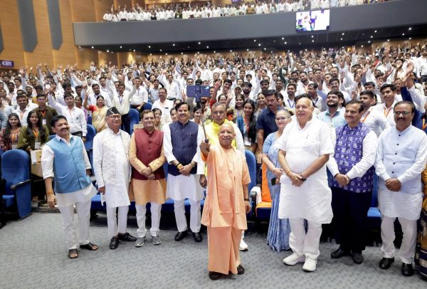 मिशन रोजगार के तहत 1,375 ग्राम पंचायत अधिकारियों को मिले नियुक्ति पत्र