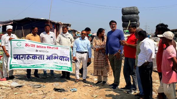 कबाड़ी और कचरा बीनने वाले श्रमिकों को कचरा न जलाने के प्रति किया जागरूक