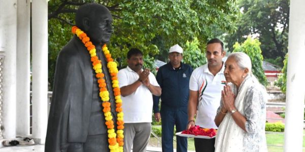 सरदार पटेल जयंती पर राज्यपाल आनंदीबेन पटेल ने दिखाई ‘रन फॉर यूनिटी’ को हरी झंडी, राष्ट्रीय एकता का दिया संदेश, पढ़ें खबर