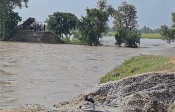 कुशीनगर में एपी तटबंध पर बढ़ा कटान, मार्ग टूटने से कई गांवों का संपर्क प्रभावित