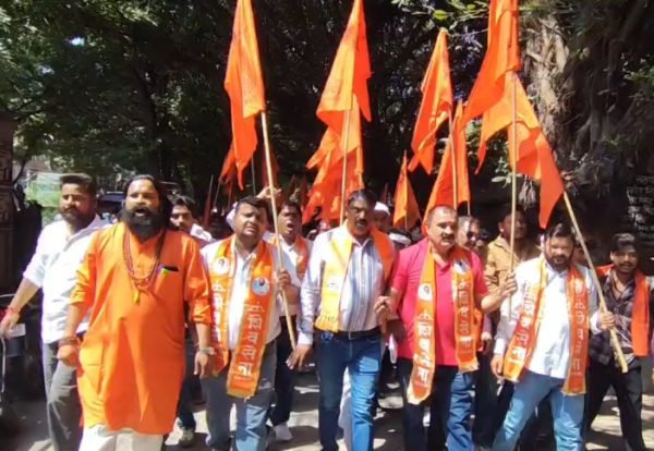 पश्चिमी यूपी को अलग राज्य बनाने की मांग, शिवसेना ने मुरादाबाद कलेक्ट्रेट पर किया प्रदर्शन