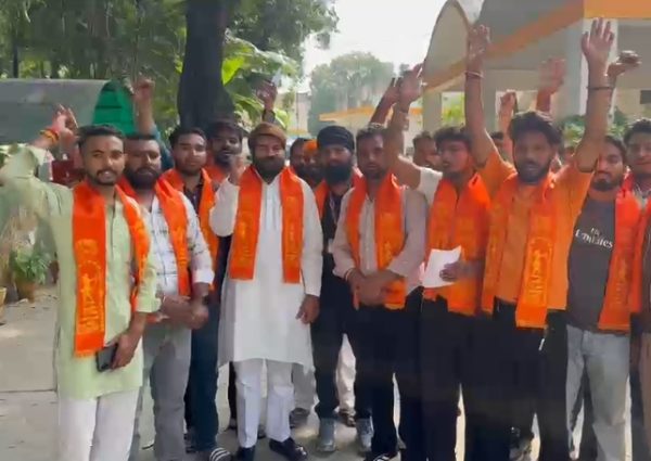 नवरात्रि पर बूचड़खाने बंद कराने की मांग, राष्ट्रीय गौ रक्षा दल ने DM को सौंपा ज्ञापन
