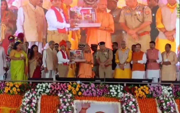 बरेली में CM योगी की ग्राम प्रहरियों को सौगात, मानदेय बढ़ाकर किया 3500 रुपये प्रतिमाह