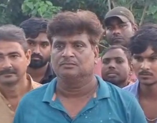 बाढ़ खंड कुशीनगर के भ्रष्टाचारी एक्सईएन महेश सिंह पर सीएम ऑफिस मेहरबान! 