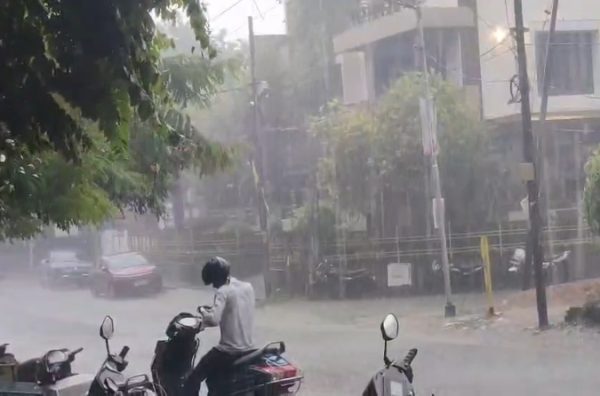 कानपुर में बदला मौसम का मिजाज, तेज हवाओं के साथ बारिश; अगले 48 घंटे अलर्ट