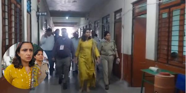 फर्रुखाबाद में डीएम-एसपी ने PET परीक्षा केंद्रों का किया औचक निरीक्षण, सुरक्षा व्यवस्था का लिया जायजा, यहां पढ़ें पूरी खबर