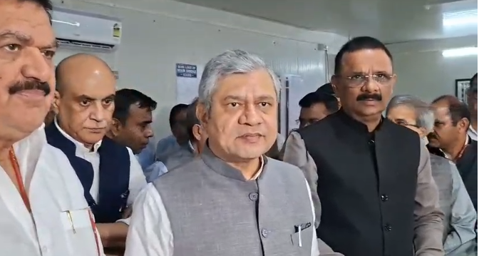 Varanasi Namo Bridge: गंगा पर बनेगा डबल डेकर पुल, रेल और सड़क कनेक्टिविटी को मिलेगी रफ्तार, यहां जानें पूरी जानकारी