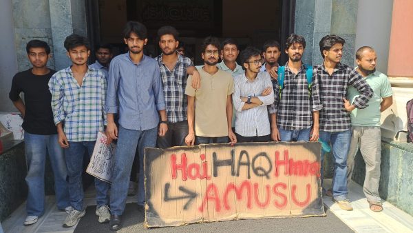 अलीगढ़ मुस्लिम यूनिवर्सिटी में छात्र संघ चुनाव की मांग तेज, भूख हड़ताल के 11वें दिन मौलाना आजाद लाइब्रेरी पर जड़ा ताला