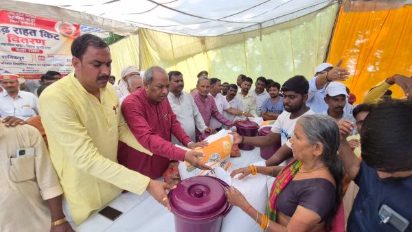 कुशीनगर में नारायणी नदी का तटबंध टूटा, 25 गांवों में घुसा बाढ़ का पानी, राहत-बचाव में जुटा प्रशासन