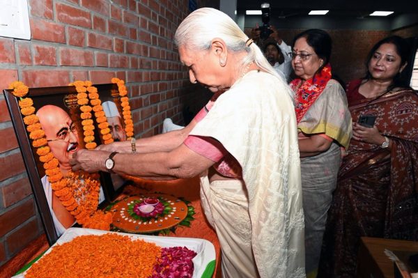 जन भवन स्कूल में गांधी और शास्त्री के जीवन पर विद्यार्थियों ने रखे विचार