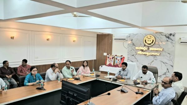 कलेक्ट्रेट में गांधी-शास्त्री जयंती पर श्रद्धांजलि, अधिकारियों ने याद किए महापुरुषों के विचार
