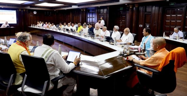 आंगनबाड़ी कार्यकर्ताओं और सहायिकाओं को हर साल मिलेगी अतिरिक्त साड़ी, योगी कैबिनेट का फैसला