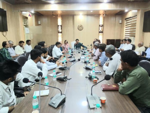 विधान परिषद निर्वाचन प्रशिक्षण से 14 कर्मचारी रहे नदारद, 13 अक्टूबर को मिलेगा दूसरा मौका