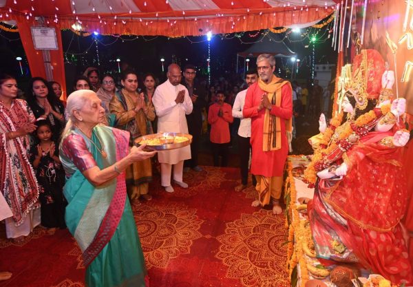 जन भवन में गरबा महोत्सव की धूम, राज्यपाल आनंदीबेन पटेल ने की मां दुर्गा की आरती