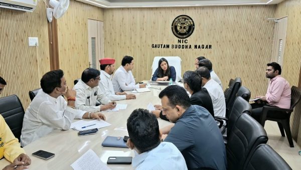 नोएडा में वोटर लिस्ट में नाम जुड़वाने का मौका, 17 और 24 अक्टूबर को सभी बूथों पर लगेंगे विशेष कैंप