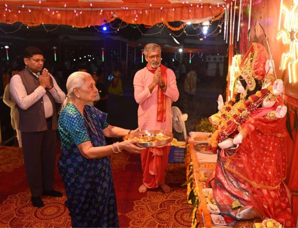 जन भवन में गरबा महोत्सव: राज्यपाल आनंदीबेन पटेल ने मां दुर्गा की पूजा-अर्चना कर प्रदेश की खुशहाली की कामना की