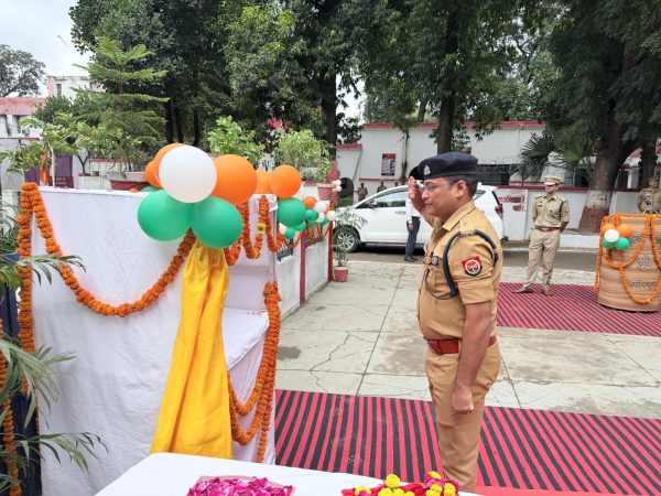 हमीरपुर में राष्ट्रीय एकता दिवस पर पुलिसकर्मियों ने ली एकता और अखंडता की शपथ