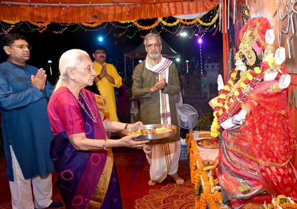 जन भवन में शारदीय नवरात्रि एवं गरबा महोत्सव का समापन, राज्यपाल आनंदीबेन पटेल ने की मां दुर्गा की आरती