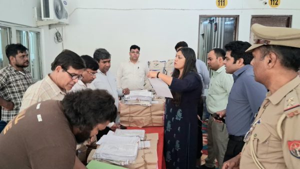 मेरठ खंड स्नातक-शिक्षक एमएलसी चुनाव: गौतमबुद्धनगर में पोलिंग पार्टियां रवाना, 23 अक्टूबर को मतदान