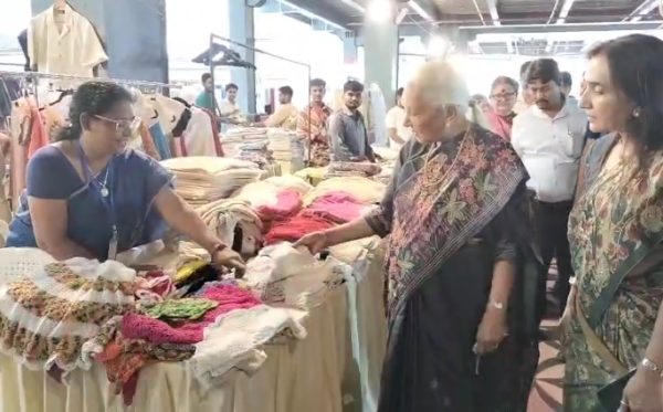 कानपुर में 87 शिल्पकारों का जमावड़ा, राज्यपाल आनंदीबेन पटेल ने किया क्राफ्ट रूट्स एग्जिबिशन का उद्घाटन