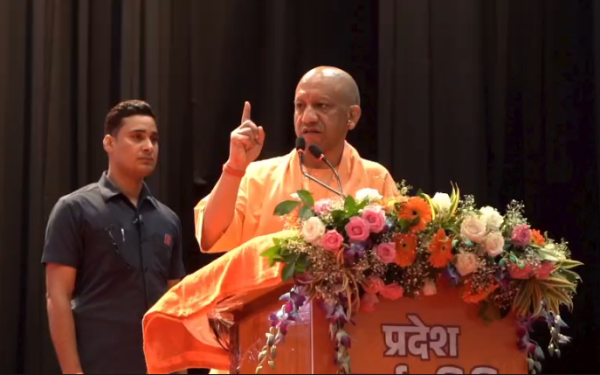 सीएम योगी का विपक्ष पर हमला, बोले- गरीबों की गरीबी मिटाना हमारा संकल्प