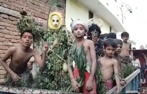 बुंदेलखंड की अनूठी परंपरा झिंझिया का भव्य आयोजन, भूत-प्रेत से लेकर हनुमान के स्वरूपों ने मोहा मन