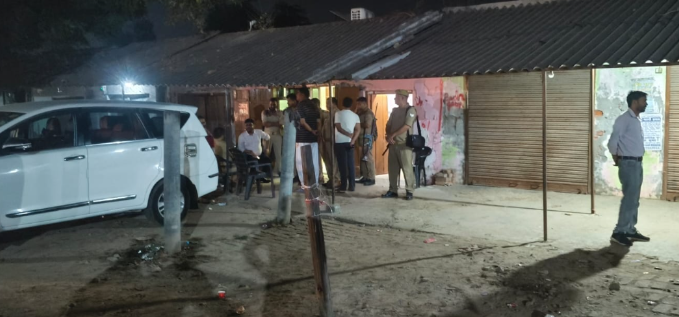 बाराबंकी में आयकर विभाग की बड़ी कार्रवाई, मेंथा ऑयल कारोबार से जुड़े प्रतिष्ठानों पर देर रात तक चली IT Raid, मचा हड़कंप