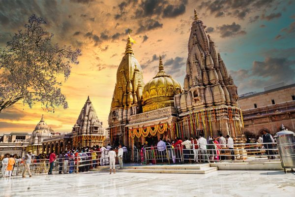 काशी विश्वनाथ मंदिर के स्वर्ण शिखर की प्लेटों को लेकर शिकायत, PMO ने लिया संज्ञान