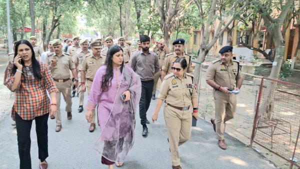 मेरठ खंड MLC चुनाव: पुलिस आयुक्त और जिलाधिकारी ने मतदान केंद्रों का किया निरीक्षण, सुरक्षा व्यवस्था परखी