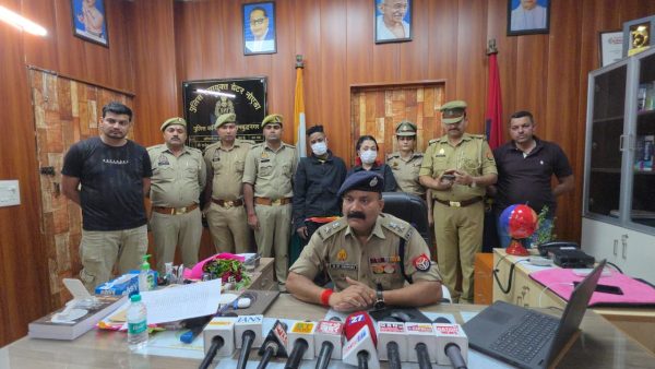 नोएडा में एक करोड़ की MDMA ड्रग्स बरामद, घाना और उज्बेकिस्तान के दो नागरिक गिरफ्तार
