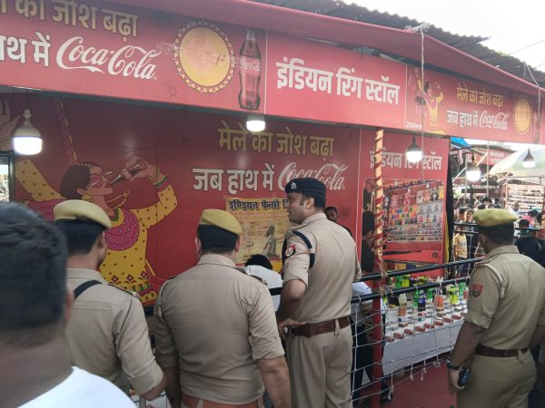 नोएडा स्टेडियम में रावण दहन से पहले सुरक्षा सख्त, पुलिस अधिकारियों ने लिया तैयारियों का जायजा