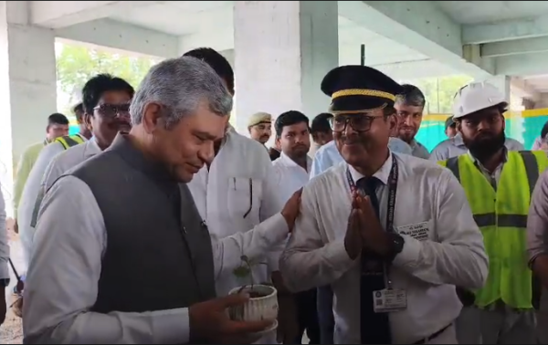 काशी से दिल्ली दौड़ी पहली स्लीपर वंदे भारत, 9 घंटे 20 मिनट में पूरा होगा सफर