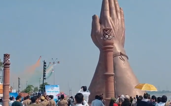 Varanasi Air Show: काशी में राफेल-तेजस का भव्य एयर शो, गंगा के ऊपर 100 से अधिक लड़ाकू विमानों ने दिखाया अद्भुत पराक्रम, उमड़ा जनसैलाब