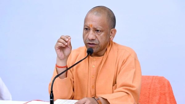 UP PET 2026: परीक्षा को लेकर सीएम योगी सख्त, 37 लाख अभ्यर्थियों के लिए सुरक्षा और यातायात के पुख्ता इंतजाम के निर्देश